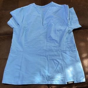 Women’s Jaanuu scrub top